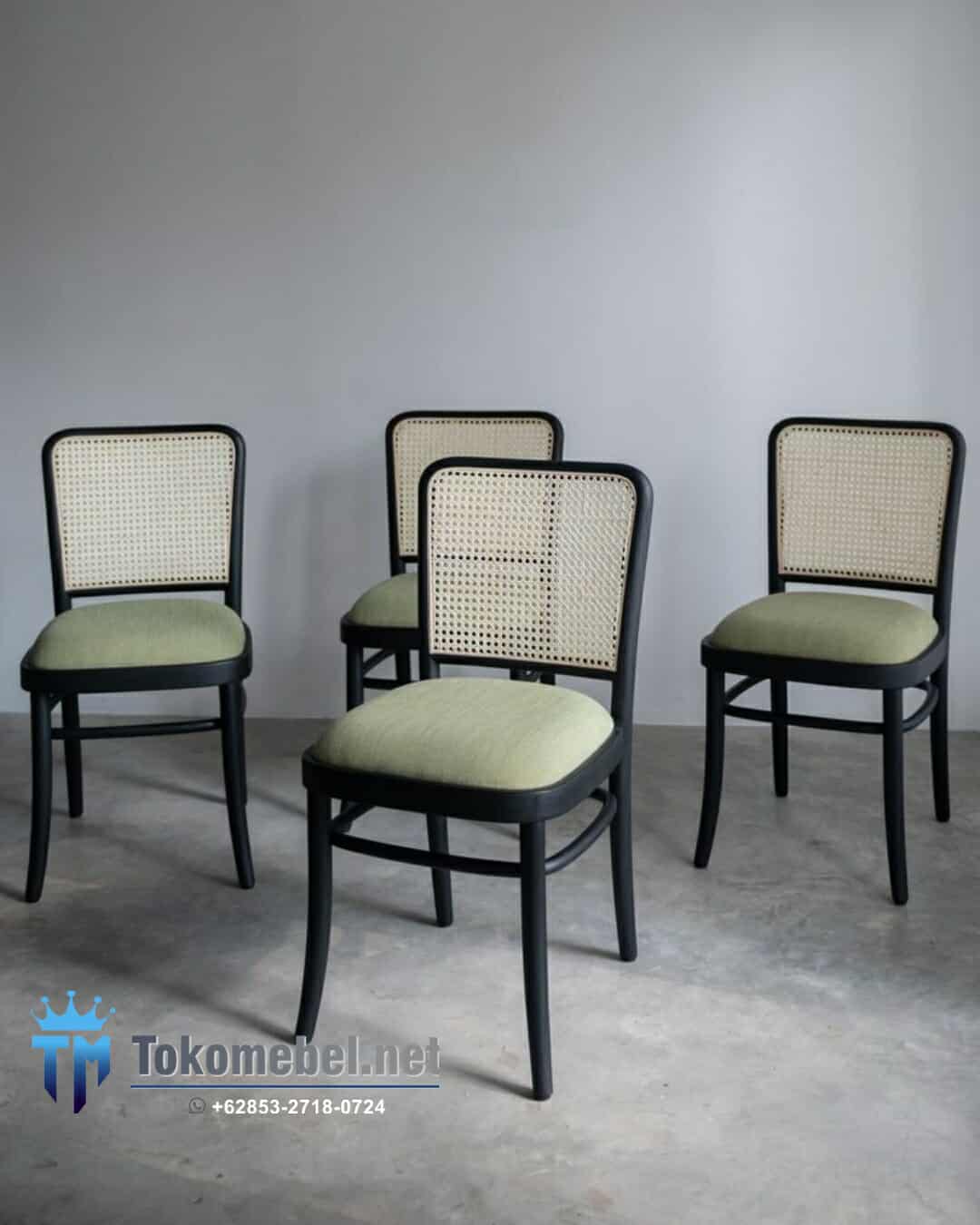 Kursi Kafe Jati Kombinasi Anyaman Rotan